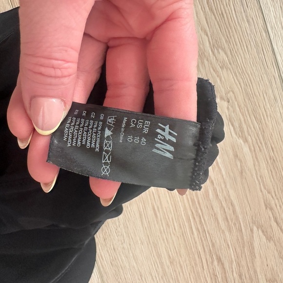 H&M Black One Piece Swimsuit with Deep V-Neck and Ruched Fabric - Picture 3 of 3